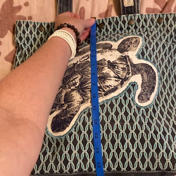 Salt box sea turtle canvas beach tote - Picture 12 of 15